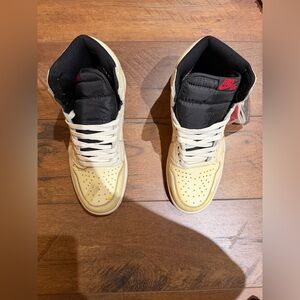 Nike High-Top Sneakers in Yellow and Black